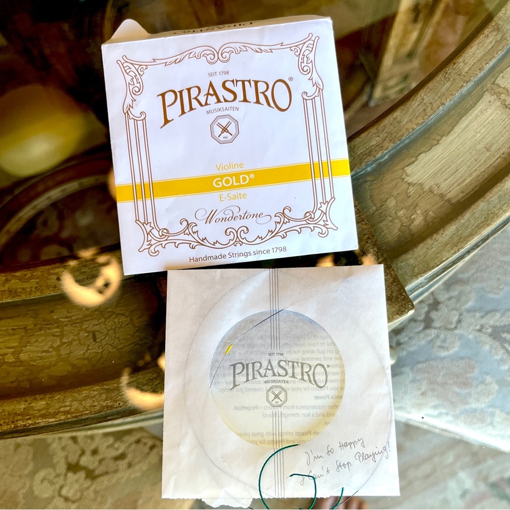 Pirastro Violin Replacement String 0.26 mm.
See photos.
